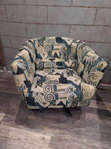 lot 31 image: 70s Style Geometric Print Club Barrel Chair