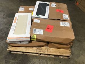 Pallet with assorted Flooring see pictures