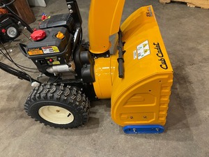 Cub Cadet 26 in. 243 cc Two-Stage Gas Snow Blower with Electric Start, Power Steering read description works good see pictures