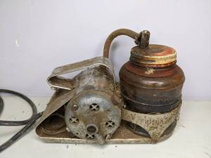 lot 46 image: Vintage Hudson Electric Paint Sprayer