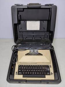 lot 239 image: Vintage Portable Typewriter Sears The Scholar with Correction