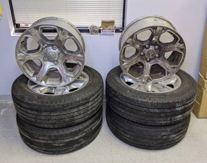 lot 21 image: 27560R20 Yokohama YK-HTX TruckSUV Tires with Extra Rims