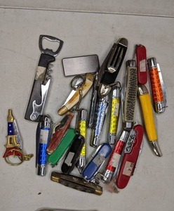lot 196 image: Lot of Small Knives - See Photos