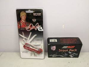 lot 199 image: NIB Frost Cutlery Racing Knife & RCR Scout Pack