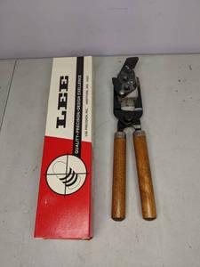 lot 208 image: Lee Double Cavity Bullet Mold TL 358-158-SWC