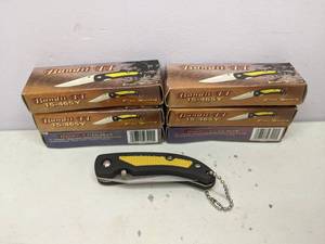 lot 157 image: Frost Cutlery Bandit II Folding Knives - Lot of Six