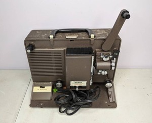 lot 81 image: Argus Showmaster 870 Super Eight Movie Projector w Carrying Case