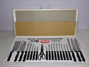 lot 96 image: Chef Deluxe Miracle Edge 21 Piece Kitchen Cutlery Set