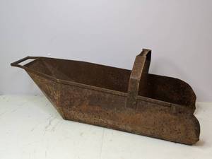 lot 185 image: Antique Rusty GrainFeed Scoop