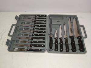 lot 166 image: Sharf Messer 18 Piece Knife & Tableware Set w Case