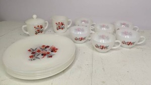 lot 169 image: Lot of Vintage Milk Glass Dishes w Floral Design