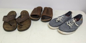 lot 321 image: Three Pairs of Mens Shoes - Sandals & Reef Sneakers