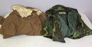 lot 324 image: Mens Size Large Rain Jacket & Poncho