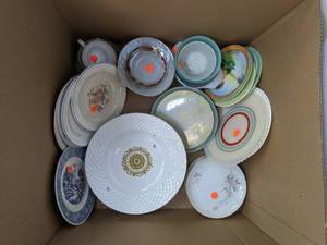 lot 254 image: Lot of Vintage Saucers, Et Cetera