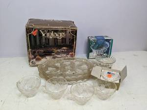 lot 256 image: Vintage Cut Glass Serving Set in Box, Crystal, Et Cetera