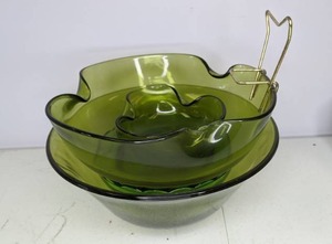 lot 65 image: Green Glass Servingware