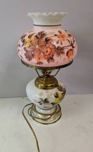 lot 123 image: Vintage Hurricane Table Lamp