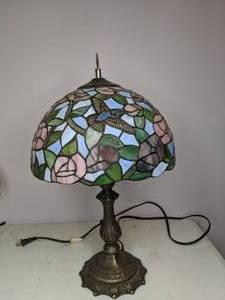 lot 108 image: Stained Glass Table Lamp w Hummingbird Motif