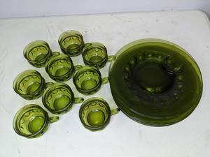 lot 112 image: 14 Piece Set of Vintage Green Glass Dishware