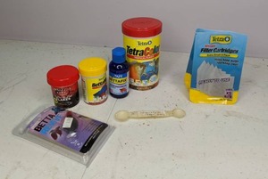 lot 116 image: Assorted Betta & Tetra Aquarium Supplies