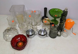 lot 258 image: Assorted Vintage Glassware