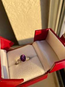 lot 287 image: 1.8 Ct Purple  Amethyst on White Gold 14 Kt ring