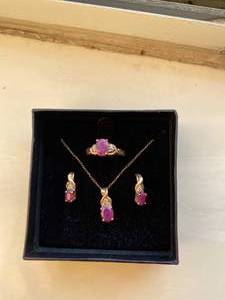 lot 286 image: Set of 10 K Gold Ruby Earrings, ring and Necklace.