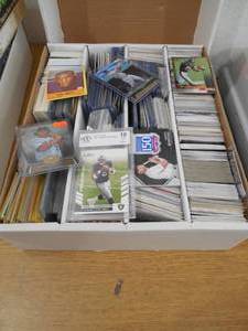 lot 2 image: 4 Row Box of Assorted Sports Cards