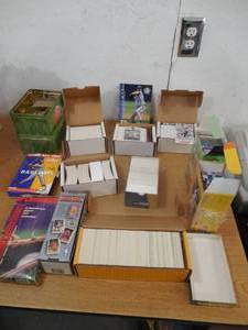 lot 5 image: Assorted Lot of Sports Cards