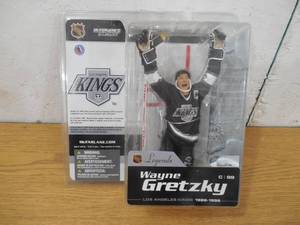 lot 13 image: Wayne Gretzky Mcfarlane Action Figure Series 1