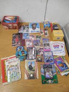 lot 26 image: Assorted Cards & Collectibles Lot