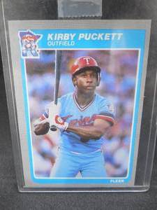 lot 74 image: 1985 Fleer Kirby Puckett Rookie Card #286 LK