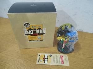 lot 147 image: Hallmark Batman & Robin DC Super Heroes Figure