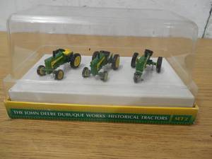 lot 154 image: Ertl John Deere Dubuque Works Tractor Set