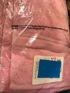 lot 13 image: Cotton Pink Lady Solid Turkish Cotton Bath Towel (1), VK37-BATH-PNKLDY, NEW