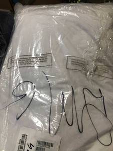 lot 17 image: Best Medium Down Queen Pillow(1), PP34-Q-WHITE, NEW