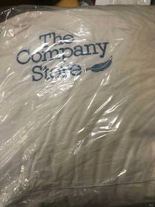 lot 25 image: Legends Luxury Baffled Damask Light Warmth White King Goose Down Comforter, C2S9-K-WHITE, NEW