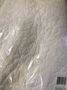 lot 79 image: Cotton White Solid FullQueen Quilt, C3A3-FQ-WHITE, NEW
