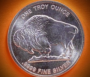 lot 10 image: (1) BUFFALO SILVER ROUND  BULLION
