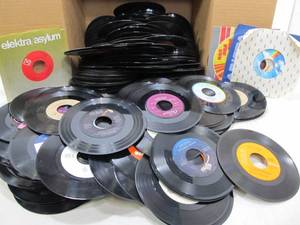 lot 21 image: LARGE Lot of Vintage Vinyl 45 Records