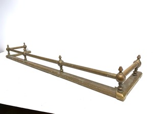 lot 78 image: Antique Brass Fireplace Guard