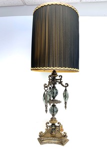 lot 79 image: LARGE Ornate Vintage Hollywood Regency Crystal Prism Table Lamp