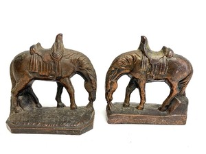 lot 80 image: Pair of Antique Western Horse Bookends
