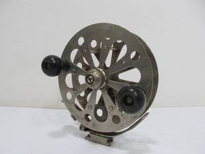 lot 92 image: Large Old Vintage Pflueger Captain Fishing Reel