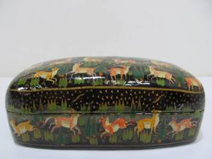 lot 98 image: Hand Painted Wood Hunting Scene Trinket Box