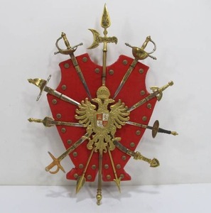 lot 105 image: Vintage Coat of Arms Wall Plaque wRemoveable Small Swords