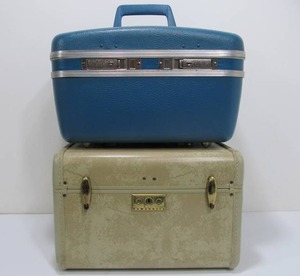 lot 106 image: 2 Vintage Mid Century TrainTravel Cases