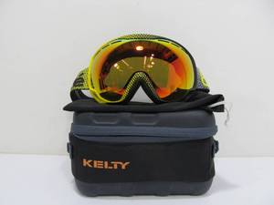 lot 110 image: Nice Pair of BOLLE SnowboardSki Goggles wKelty Travel Case