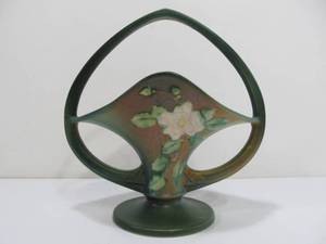 lot 118 image: Vintage Roseville Pottery White Rose Basket Vase