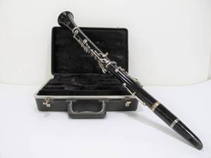 lot 201 image: Vintage Bundy Selmer Resonite Clarinet wCase